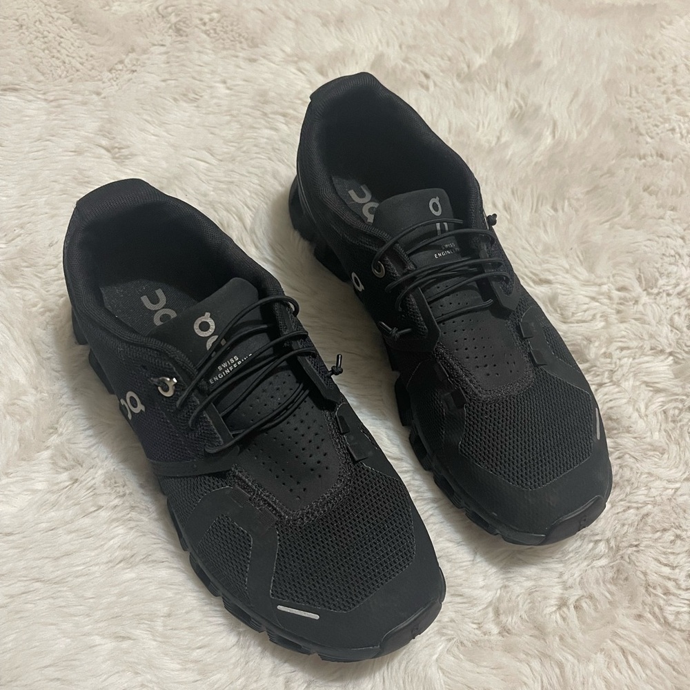 On Cloud women’s shoes